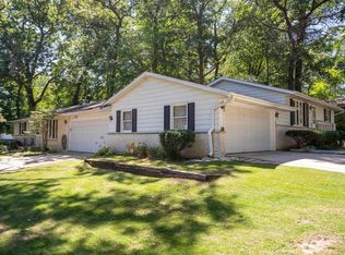 1956 Belmont Dr, Green Bay, WI 54304