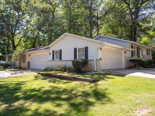 1956 Belmont Dr, Green Bay, WI 54304
