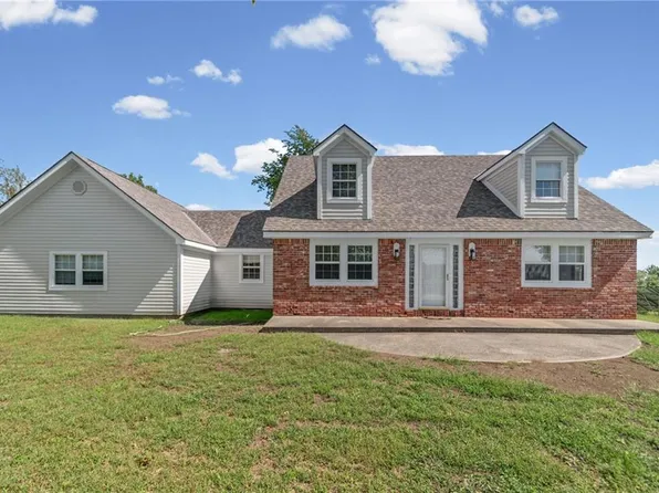 11991 Wood Oak Ave, Richmond, MO 64085
