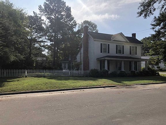 3rd image of 701 Roanoke St