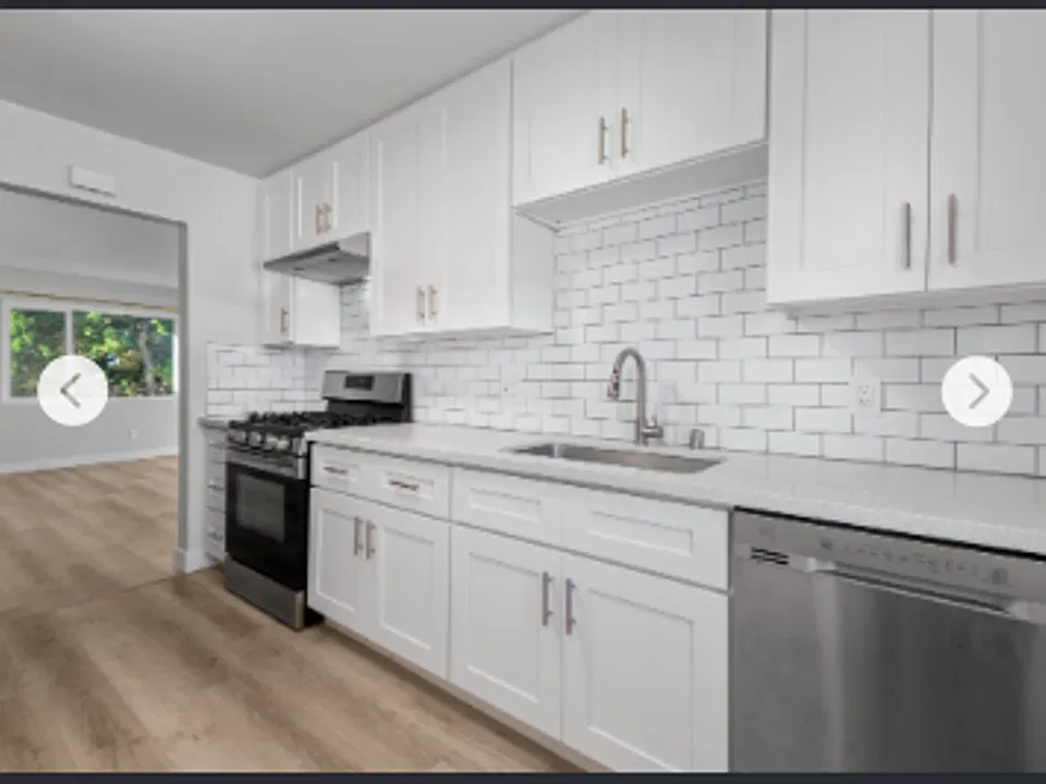 2038-2044 1/2 Reed Ave