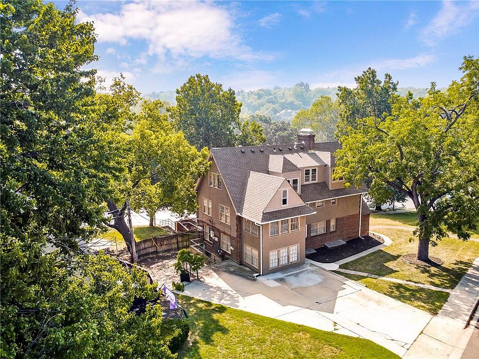1124 Ward Pkwy, Kansas City, MO 64112 | Zillow