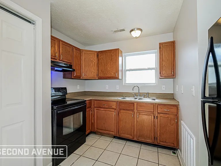 2833 Kensington Ave — Photo 10