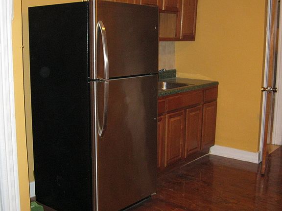 5th image of 7316 70th St APT 2R