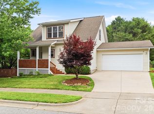 13 Triple H Dr, Asheville, NC 28806
