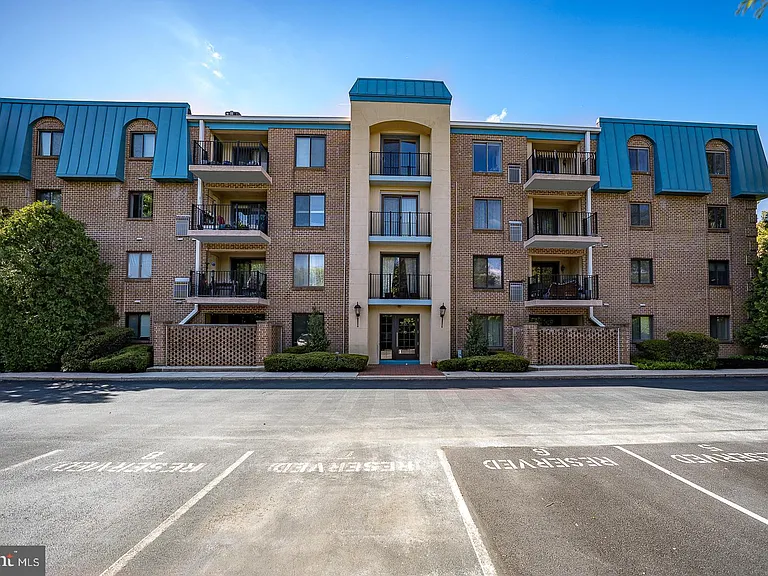 260 W Montgomery Ave #304 — Photo 2