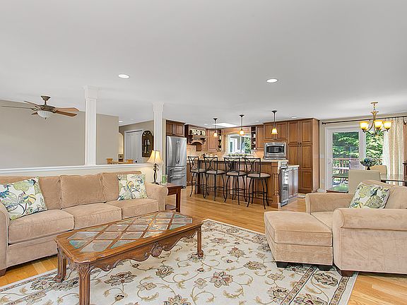 3rd image of 21908 NE 159th St