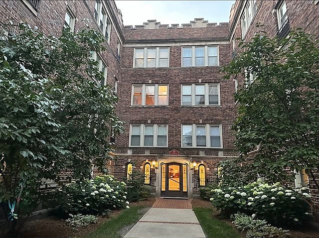 1st image of 75 E Harris Ave S #3E