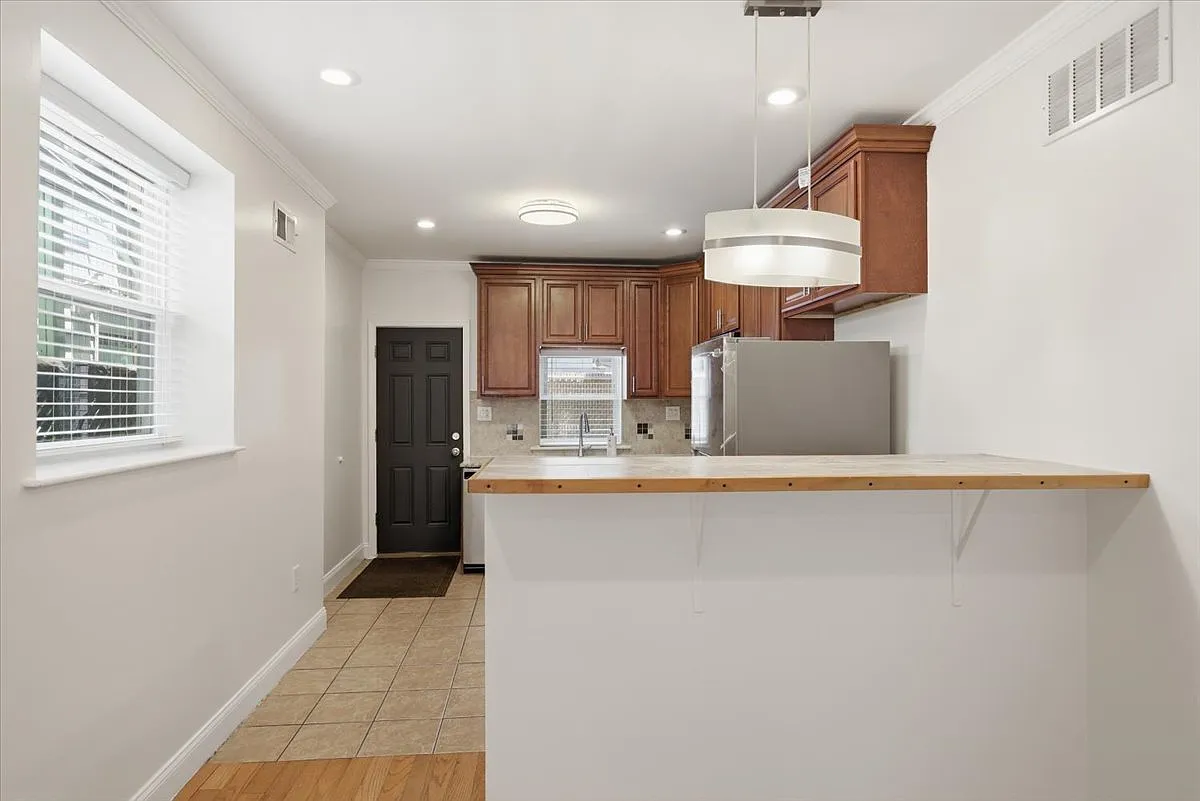 3 bed, 1.5 bath, 1200 sqft, $2,195 — Photo 1