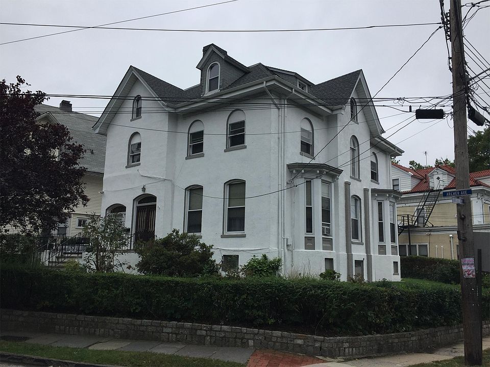 1st image of 190 Archer Ave #3