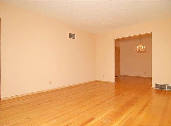 5th image of 2528 Banister Dr
