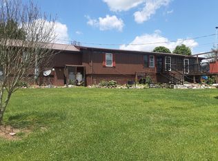 1048 Meadow Wood Cir, Dandridge, TN 37725