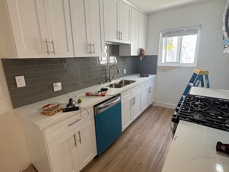 1115 N Flores St #8 — Photo 12
