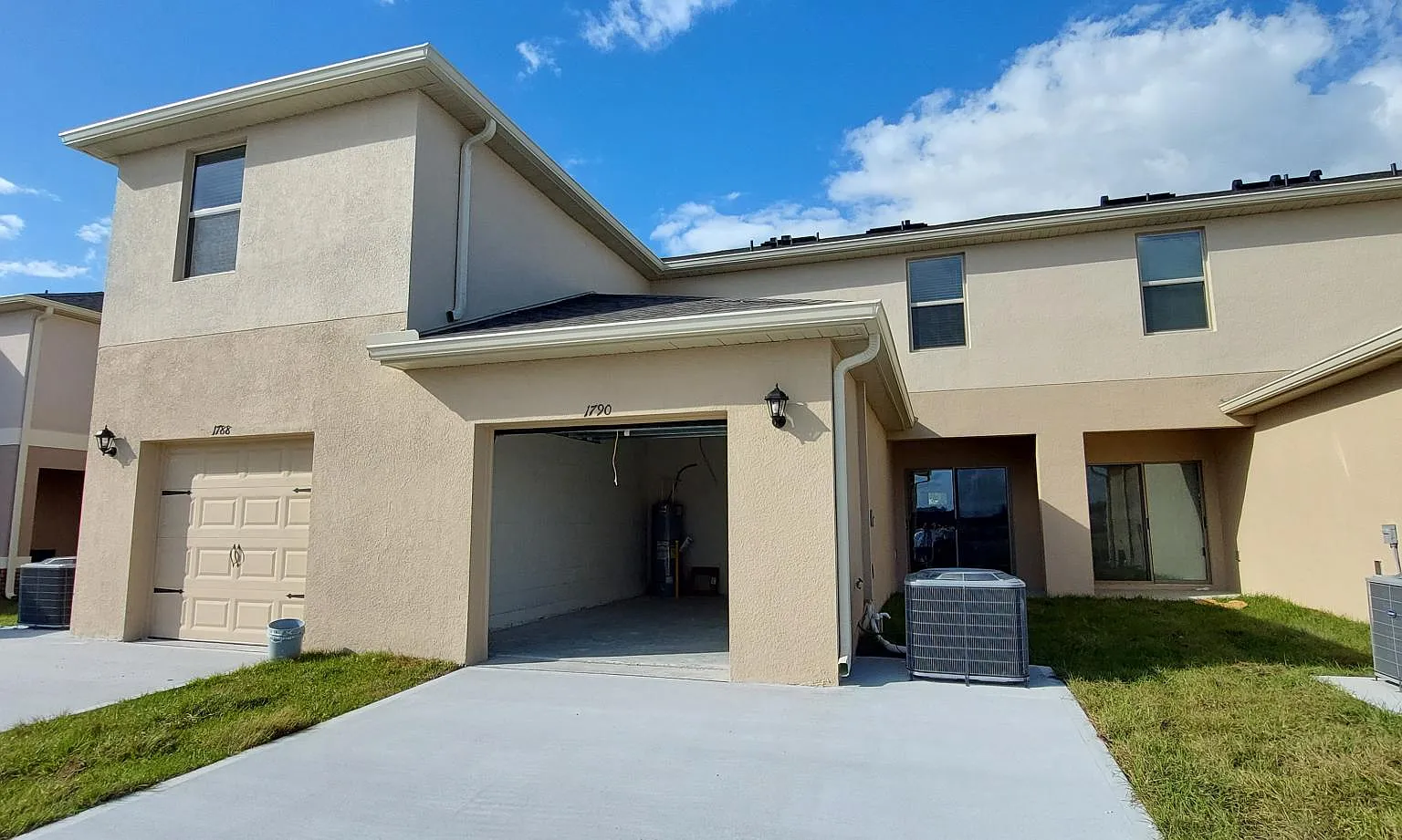 3 bed, 2.5 bath, 1934 sqft, $2,300 — Photo 4