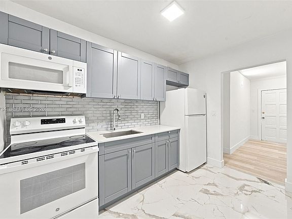 5th image of 219 NW 10th Ave #2