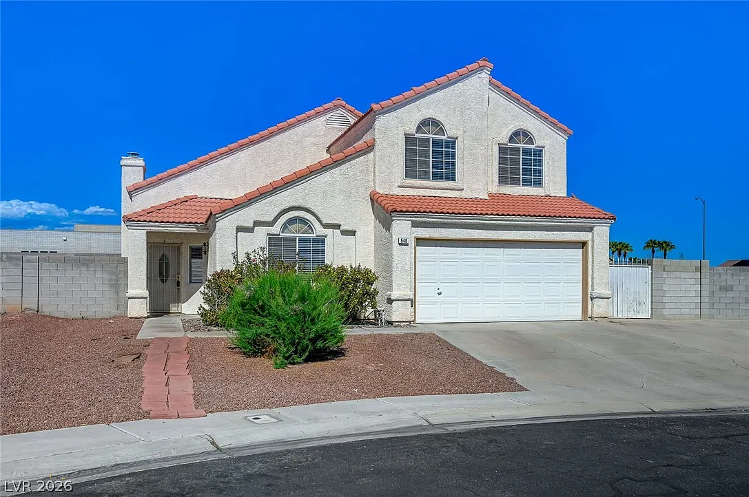 4 bed, 2.5 bath, 1967 sqft, $2,440 — Photo 2