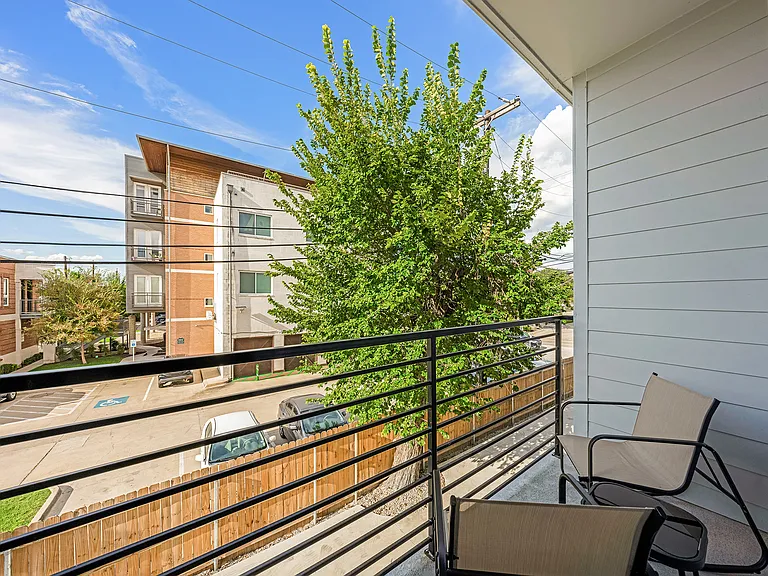 1004 Travis Ave #112 — Photo 27