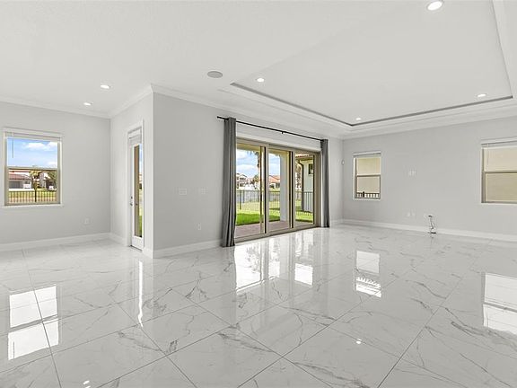 4th image of 10511 Royal Cypress Way