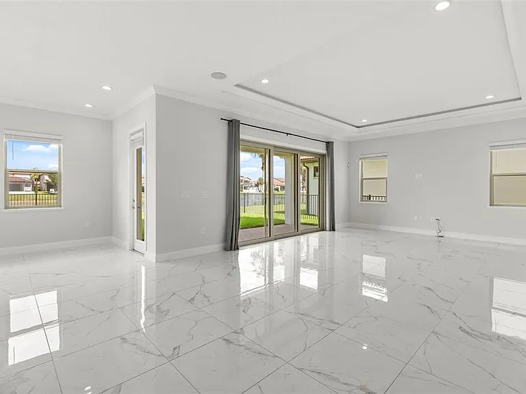 10511 Royal Cypress Way — Photo 4