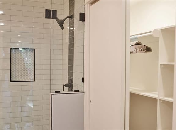 3rd image of 7626 Madison Ave