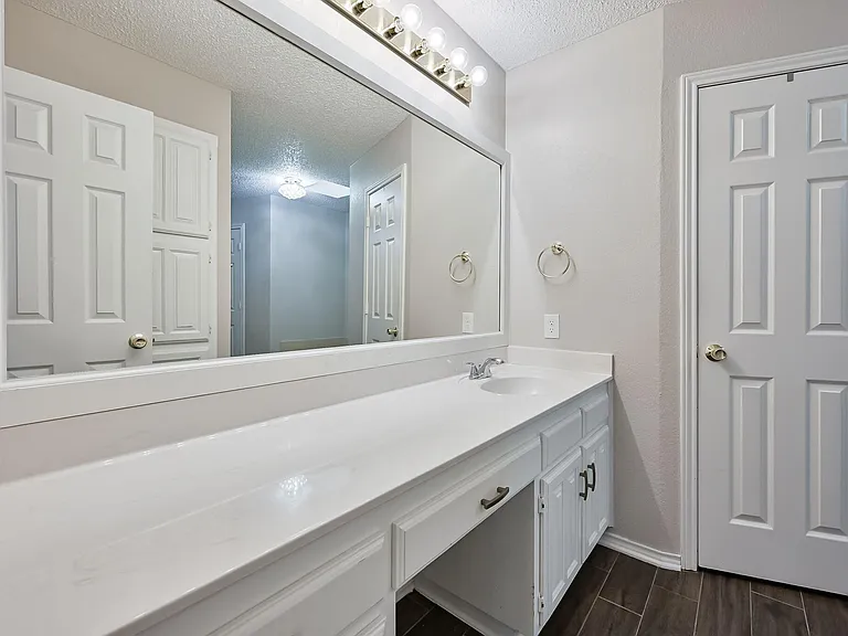 2306 Lovell Ct — Photo 20
