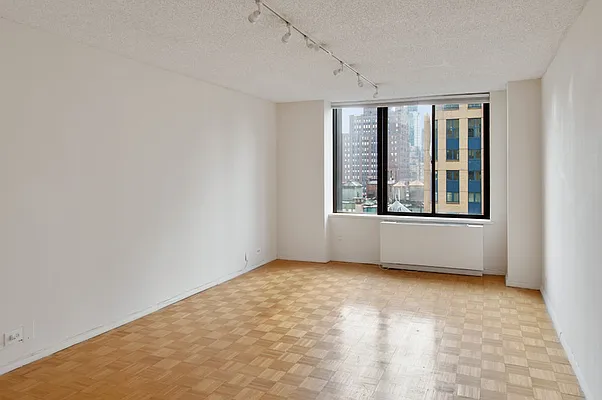 Sold by R New York | media 5