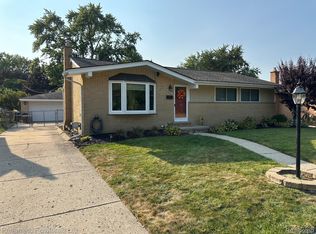 14749 Country Club Dr, Livonia, MI 48154