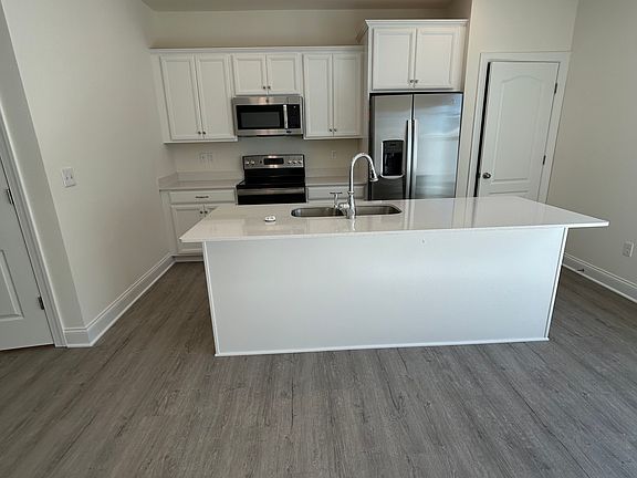 5th image of 1118 Charlotte Ave