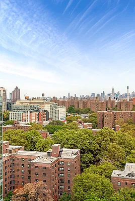 Rented by Red Apple Group | media 7