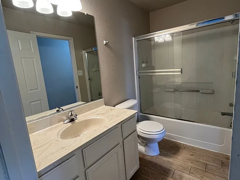 415 W J St — Photo 6