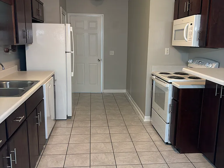303A Moore Ave — Photo 7