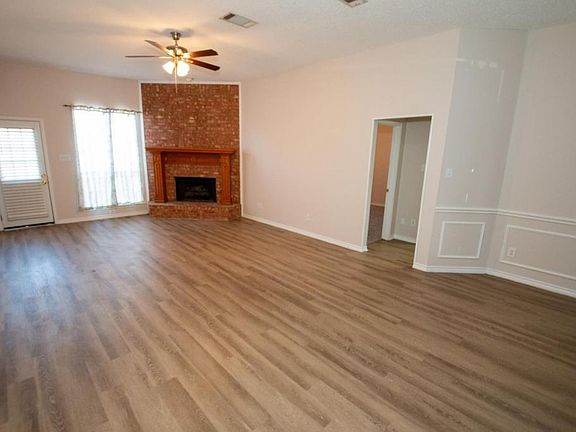 3rd image of 1902 Thornhill Way