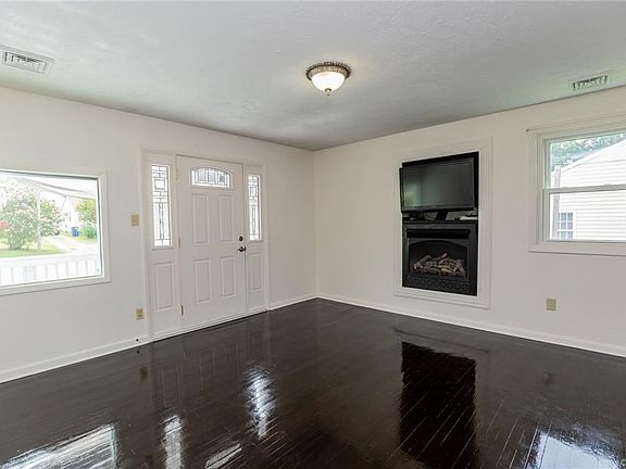 4th image of 1212 Kingsport Ln