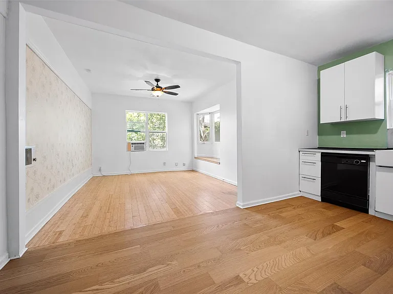 2409 E 9th St #B — Photo 10
