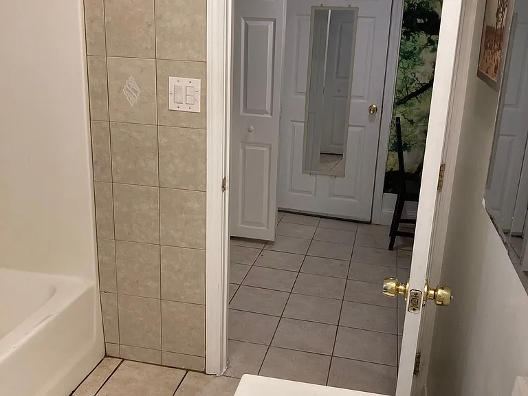122 Westbourne Ter #1 — Photo 15
