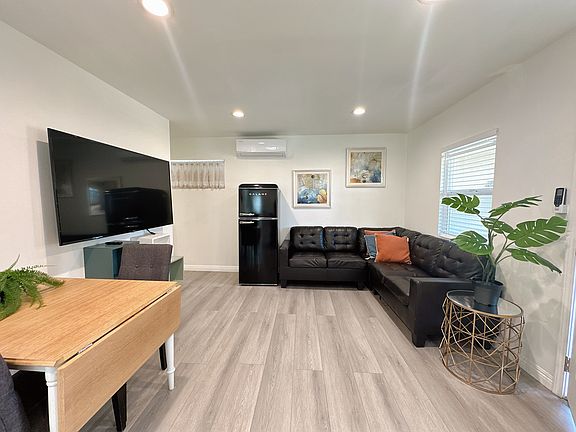 4th image of 8659 Edmond Dr Unit B