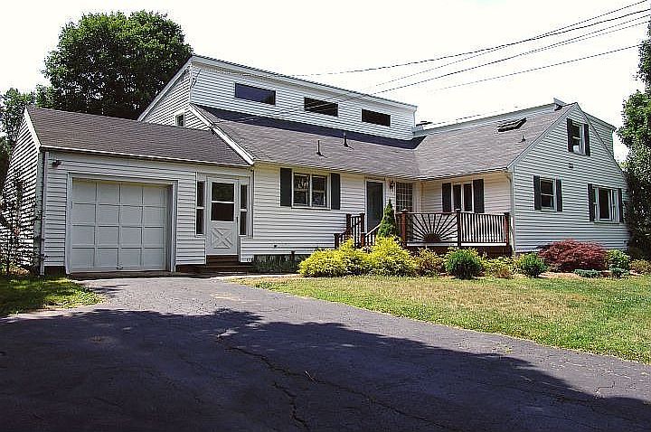 Front of house from Bennetts Bridge Rd