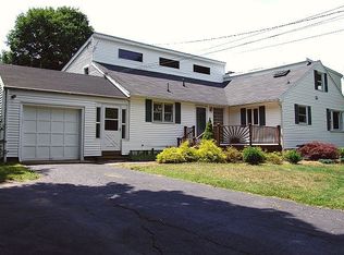 23 Bennetts Bridge Rd, Sandy Hook, CT 06482