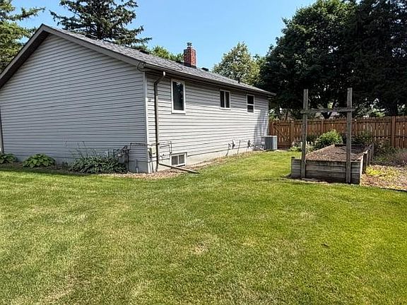 5th image of 600 E Elm Ave