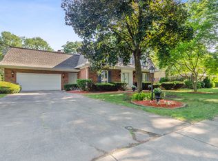 3314 N Manor Dr, Lansing, IL