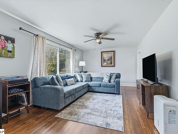 5th image of 130 Overbrook Cir