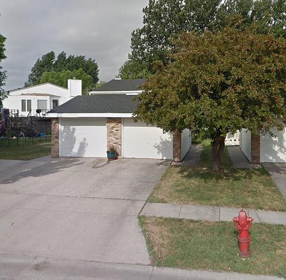 1st image of 418 22nd St E