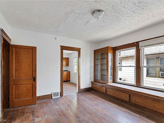 4th image of 851 Paxton Rd