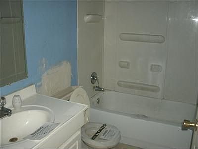 4th image of 2812 Comanche Dr