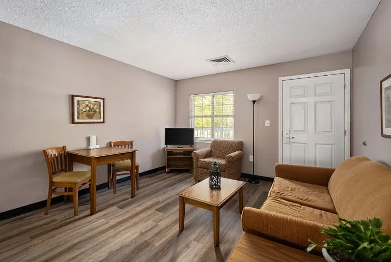 1144 Independence Dr — Photo 3