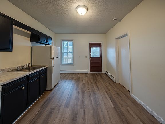 3rd image of 395 Lake Ave