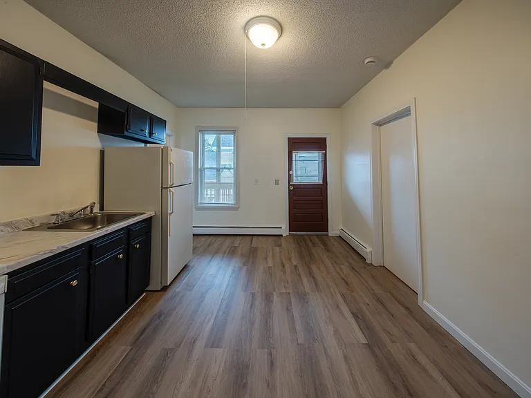 395 Lake Ave — Photo 3