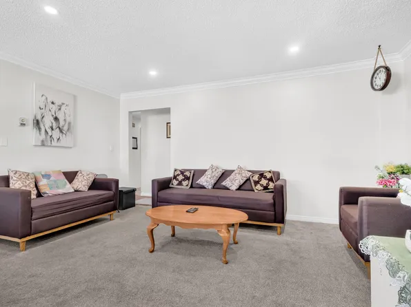 13291 70b Ave #101, Surrey, BC V3W 7Z2