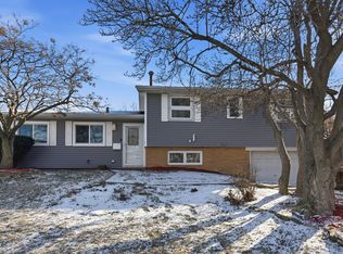 1519 Parklane Dr, Bettendorf, IA
