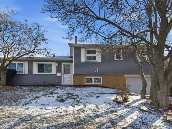 1519 Parklane Dr, Bettendorf, IA 52722